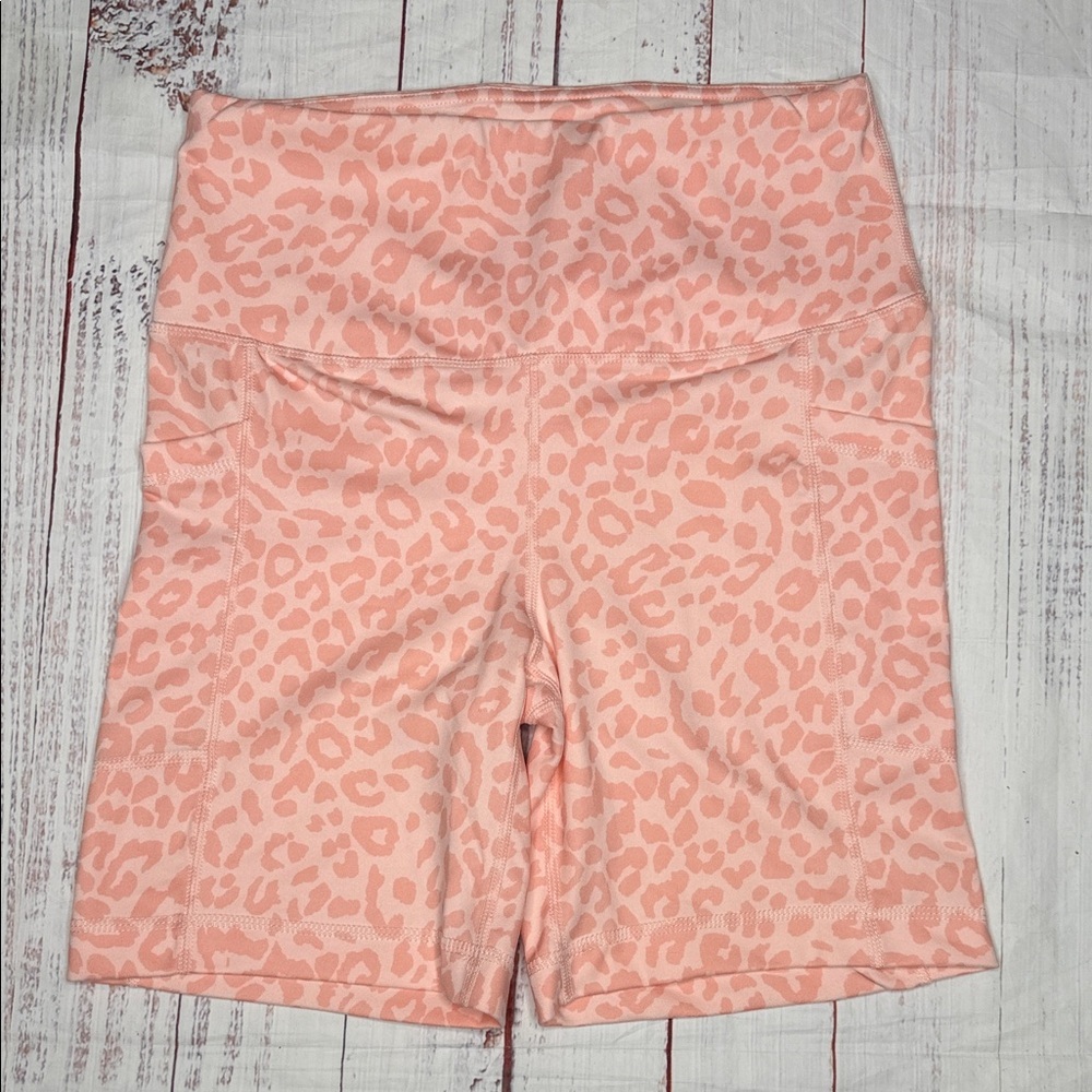 Yogalicious Peach Leopard Women's Shorts size M